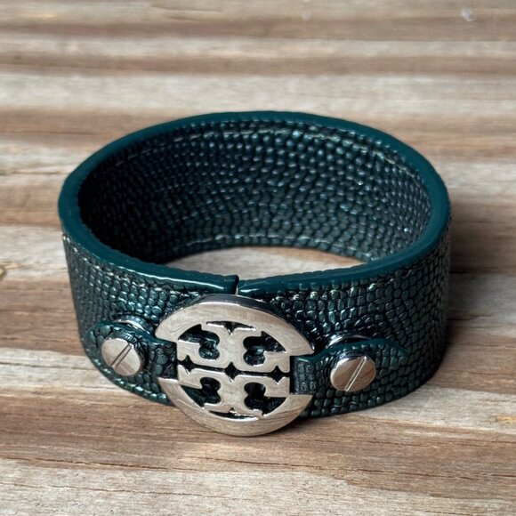 Tory Burch Jewelry - Tory Burch Logo Double Snap Bracelet Women Green Leather Gold Tone Pouch